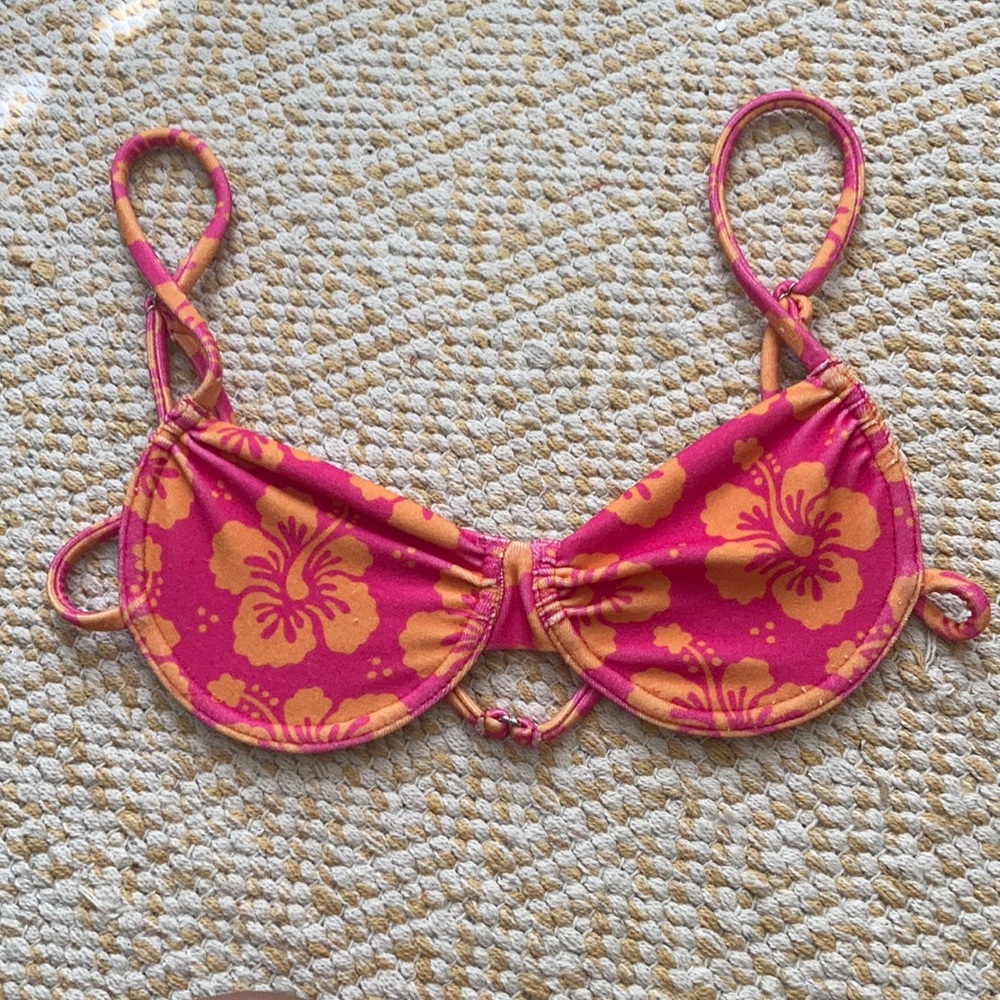 New without tags MAGGIE TERRY UNDERWIRE BIKINI TOP- HIBISCUS HONEY SOZE MEDIUM